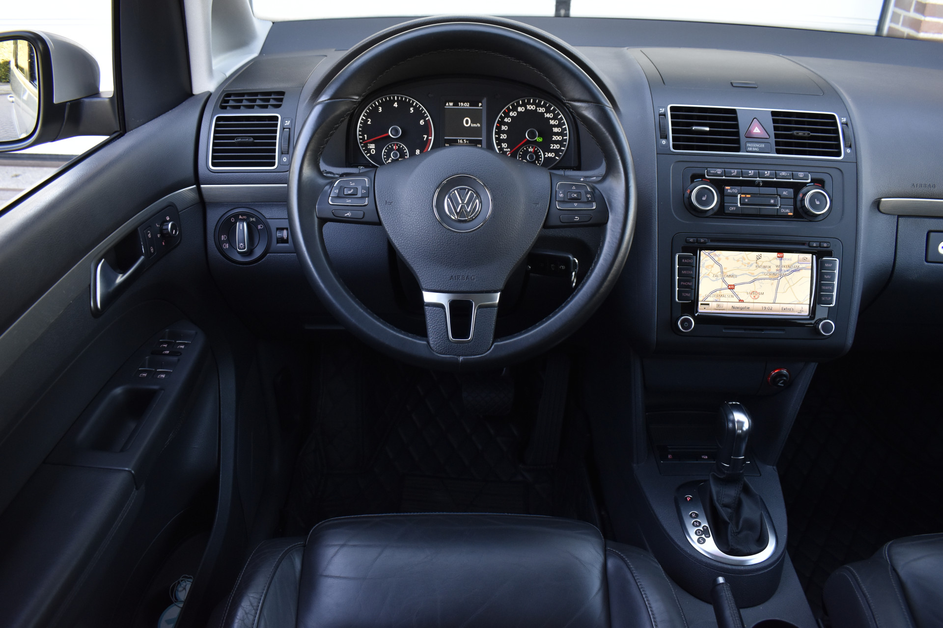 45383165-9.jpg