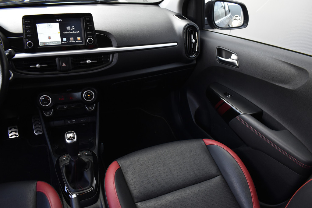 53565141-10.jpg